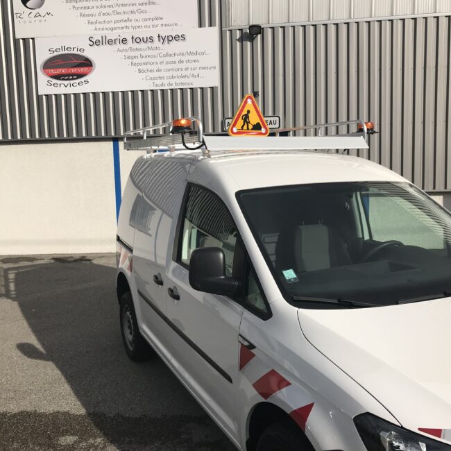 voiture blanche travaux